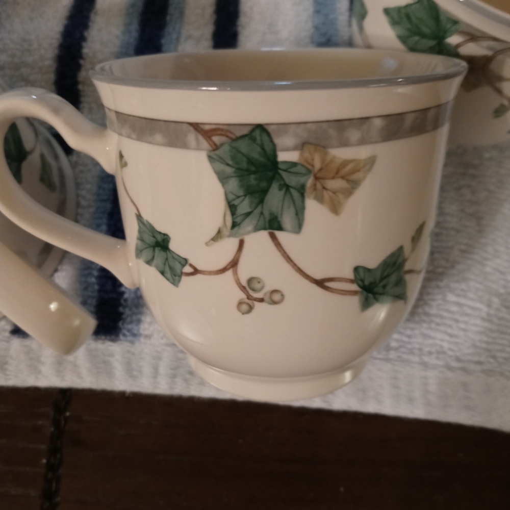 Set of 4 Keltcraft coffee/tea cups